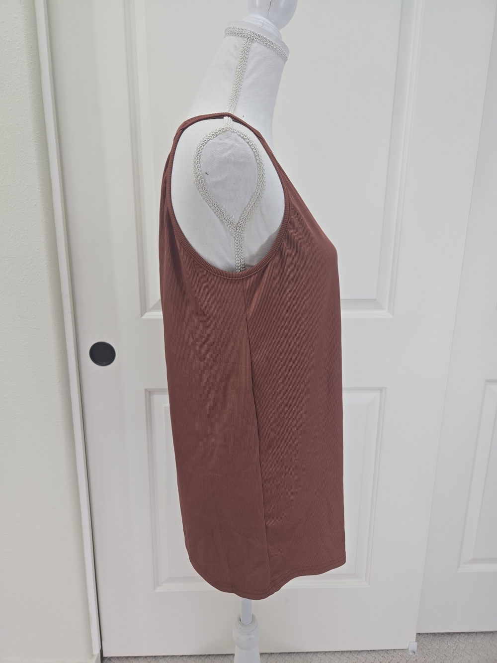 Tabacco Colored Tri Rocker Tank-Top - Picture 4 of 9